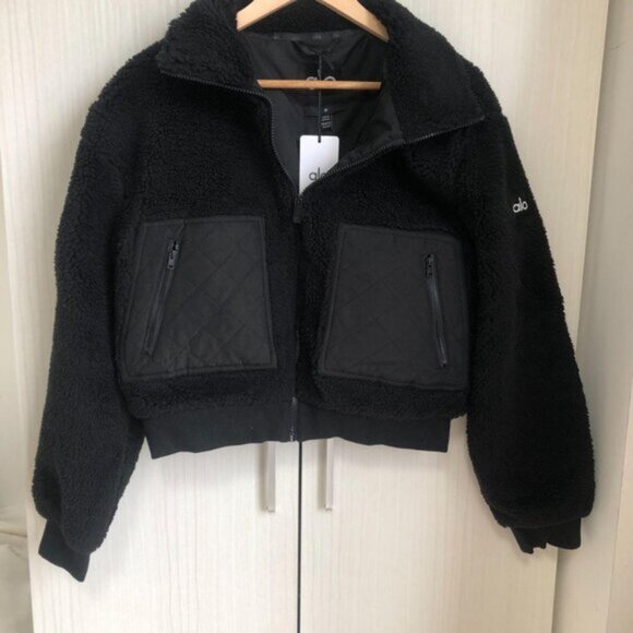 ALO YOGA Sherpa Edge Bomber - Picture 2 of 3